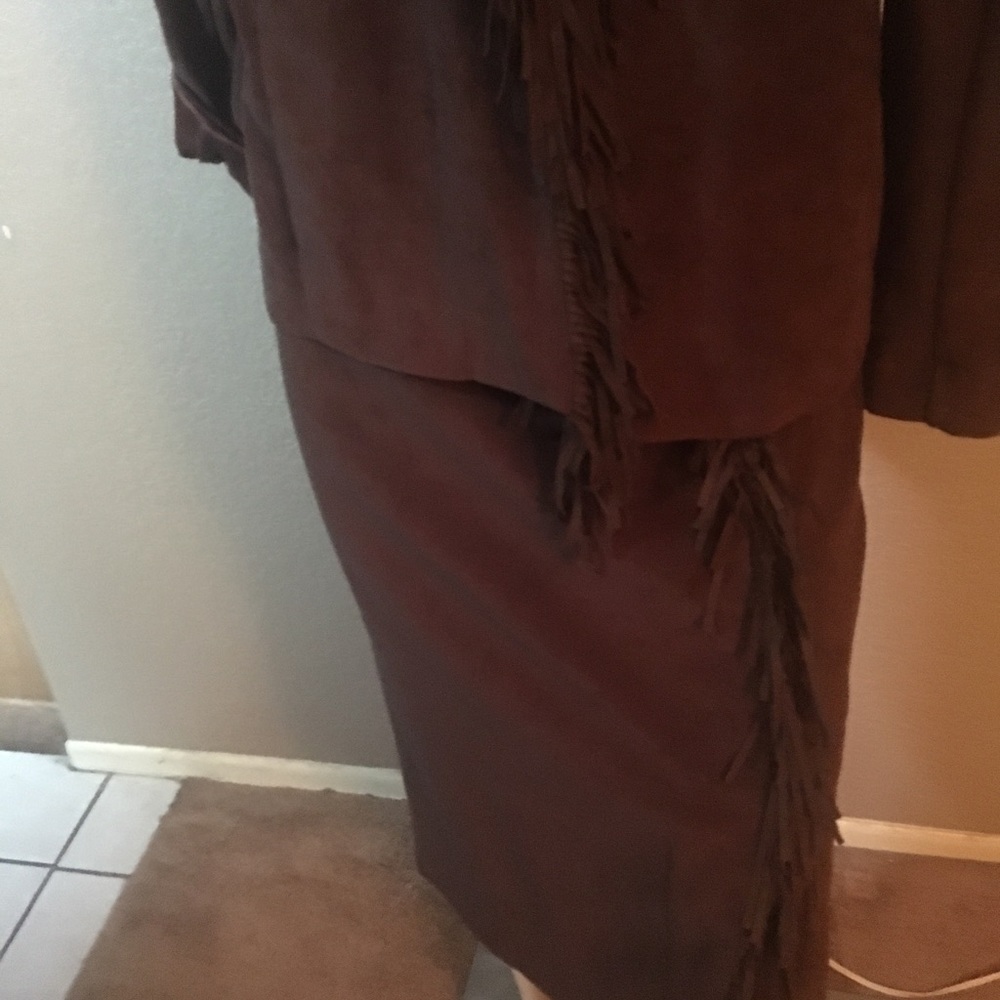 Suit - Picture 7 of 8
